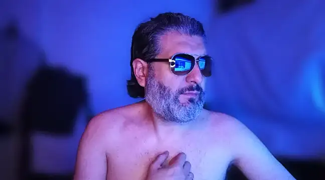 Snapshot of BushBator chatting on December 21, 7:56 am BushBator online show from December 21, 7:56 am