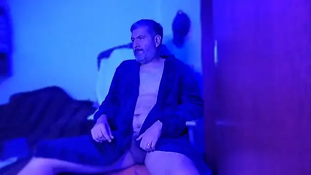 Snapshot of BushBator chatting on November 18, 6:17 am BushBator online show from November 18, 6:17 am