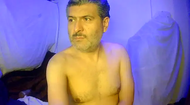 Snapshot of BushBator chatting on March 5, 8:00 am BushBator online show from March 5, 8:00 am