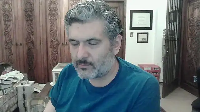 Snapshot of BushBator chatting on November 7, 12:37 am BushBator online show from November 7, 12:37 am