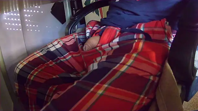 Snapshot of vladimirput4 chatting on December 20, 8:28 am vladimirput4 online show from December 20, 8:28 am