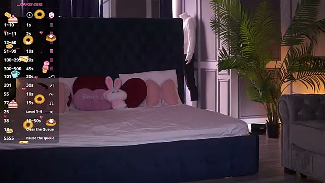 MissKiarra online show from November 11, 9:59 am