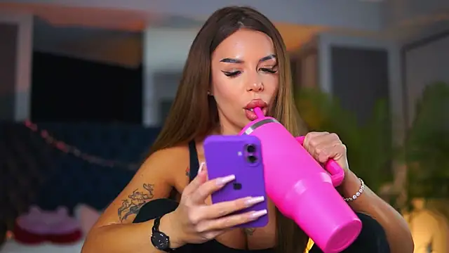 MissKiarra online show from January 18, 5:55 am