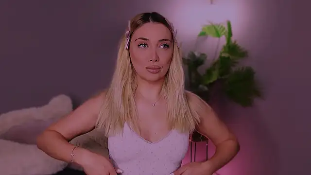 Jessielle online show from December 15, 7:36 am