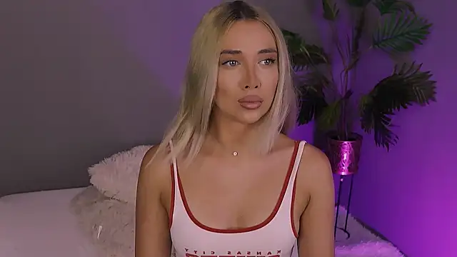 Jessielle online show from June 24, 3:54 pm