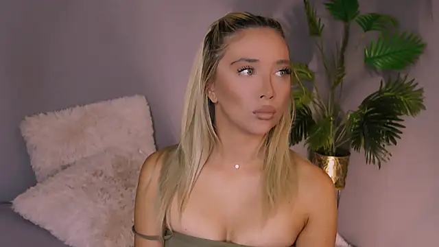 Jessielle online show from July 15, 7:15 am