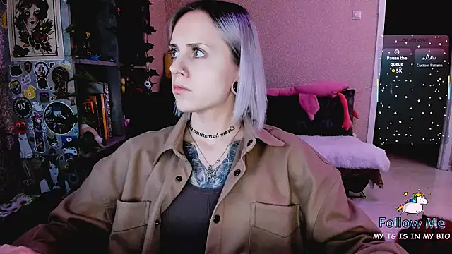 NaniMoore online show from January 12, 8:15 pm