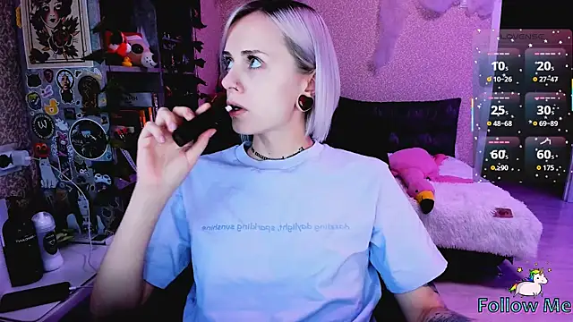 NaniMoore online show from November 1, 8:14 pm