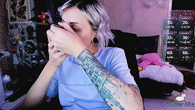 NaniMoore online show from November 2, 8:25 pm