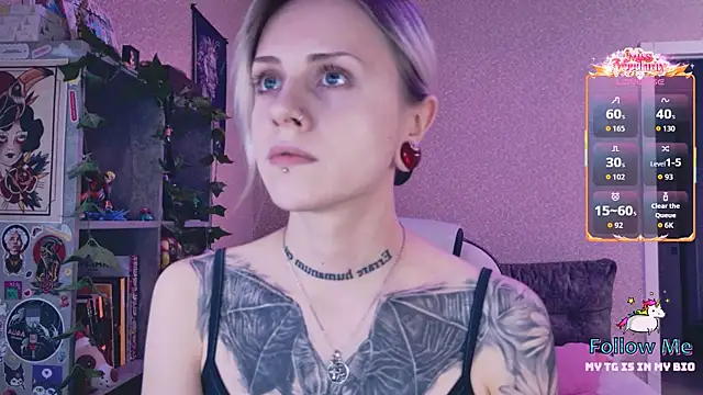 NaniMoore online show from February 25, 5:02 pm