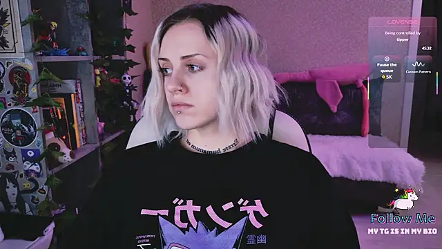 NaniMoore online show from February 7, 8:17 pm