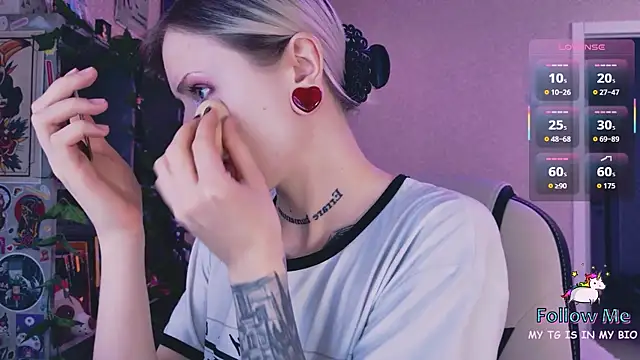 NaniMoore online show from March 5, 8:16 pm