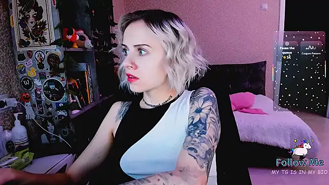 NaniMoore online show from December 18, 8:34 pm