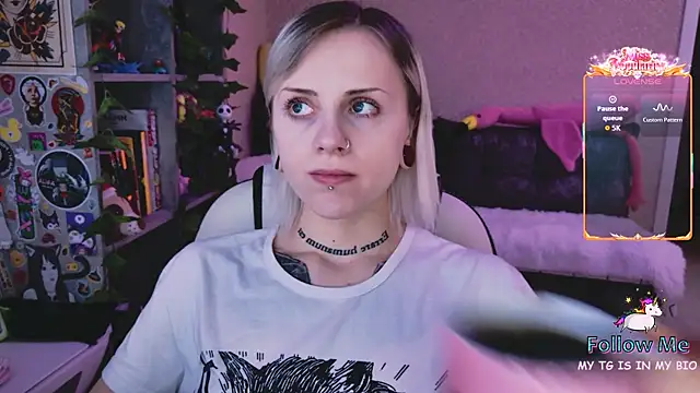 NaniMoore online show from February 16, 9:02 pm