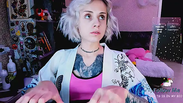 NaniMoore online show from November 27, 8:09 pm