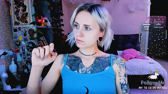 NaniMoore online show from November 28, 8:31 pm