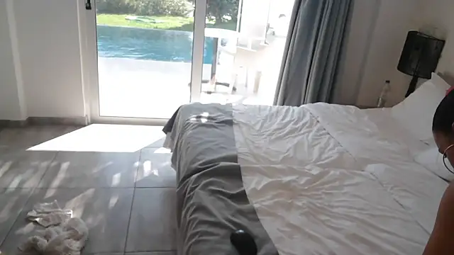 Snapshot of HotElena chatting on September 15, 1:11 pm HotElena online show from September 15, 1:11 pm