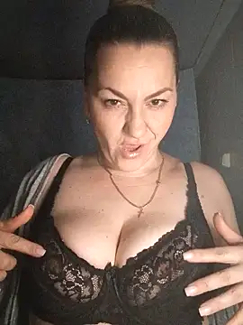 Snapshot of Ant0nina chatting on December 16, 1:10 am Ant0nina online show from December 16, 1:10 am