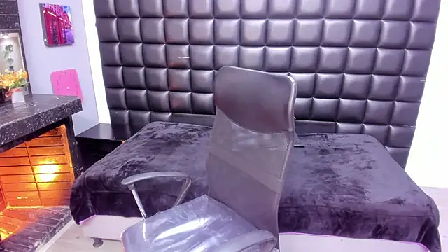 Emmily Walker online show from March 13, 3:00 am