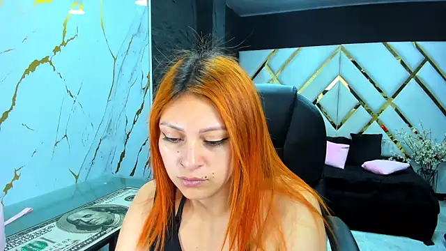 Emmily Walker online show from November 8, 2:59 am