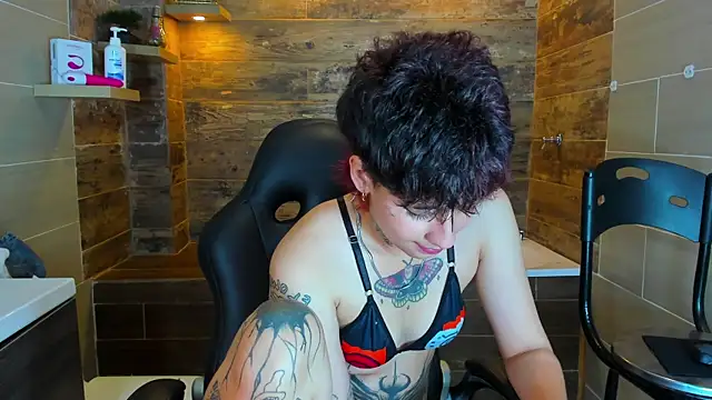 Snapshot of Ethan_lennox chatting on September 14, 3:23 pm Ethan lennox online show from September 14, 3:23 pm