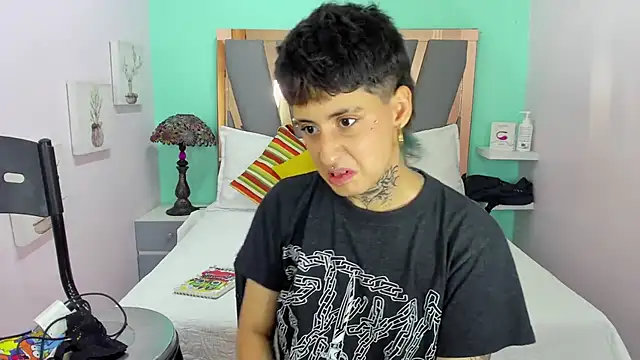 Snapshot of Ethan_lennox chatting on December 17, 7:52 pm Ethan lennox online show from December 17, 7:52 pm