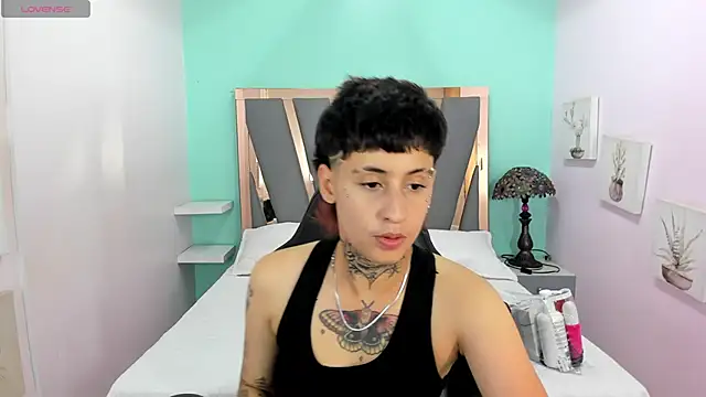 Snapshot of Ethan_lennox chatting on October 31, 2:46 pm Ethan lennox online show from October 31, 2:46 pm