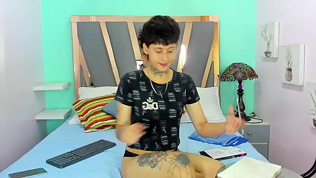 Snapshot of Ethan_lennox chatting on December 2, 8:10 pm Ethan lennox online show from December 2, 8:10 pm