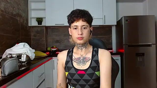 Snapshot of Ethan_lennox chatting on December 14, 3:39 pm Ethan lennox online show from December 14, 3:39 pm