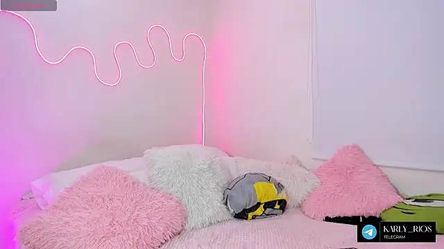 karly rioss online show from December 4, 7:00 am