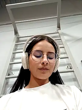  vaness online show from May 5, 5:43 am