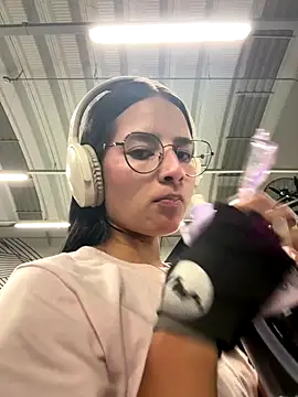 Snapshot of _vaness chatting on September 18, 5:32 am vaness online show from September 18, 5:32 am