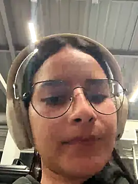 Snapshot of _vaness chatting on November 25, 6:25 am vaness online show from November 25, 6:25 am