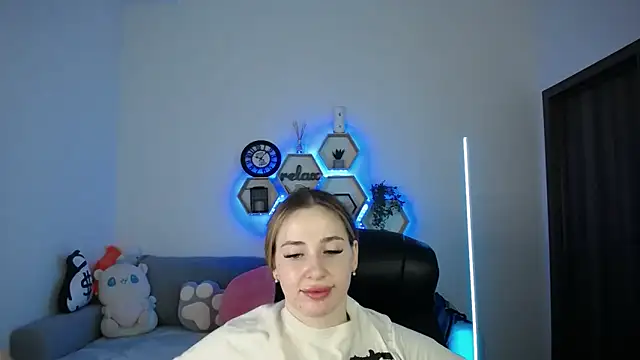 SabrinViolet online show from March 9, 9:13 am