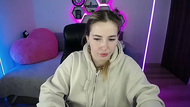 SabrinViolet online show from February 4, 9:04 am