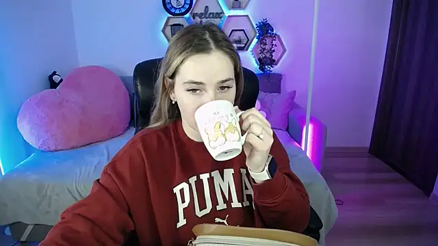 SabrinViolet online show from February 6, 9:05 am