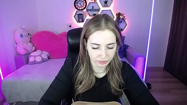 SabrinViolet online show from April 10, 8:10 am