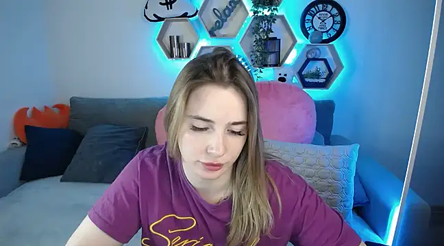 Snapshot of SabrinViolet chatting on March 18, 12:17 pm SabrinViolet online show from March 18, 12:17 pm