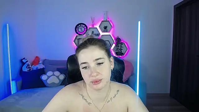 Snapshot of SabrinViolet chatting on September 23, 8:10 am SabrinViolet online show from September 23, 8:10 am
