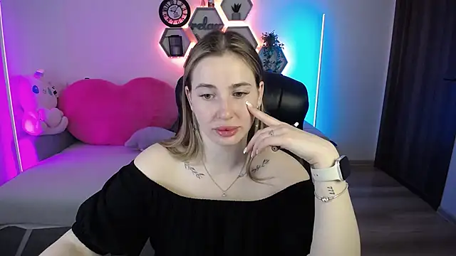 SabrinViolet online show from June 20, 8:08 am