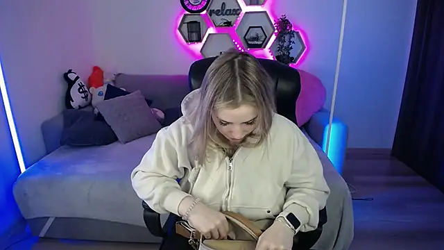 SabrinViolet online show from November 5, 9:23 am