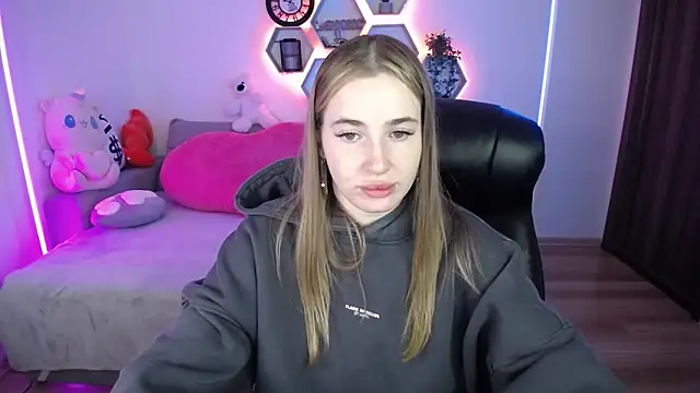 SabrinViolet online show from May 13, 8:10 am