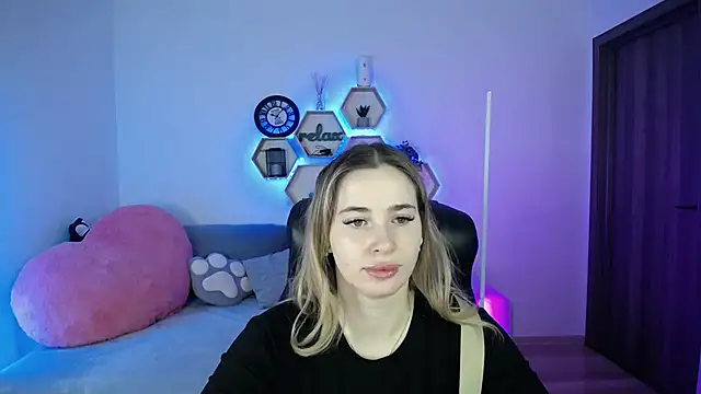 SabrinViolet online show from February 15, 9:08 am