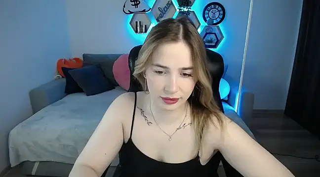Snapshot of SabrinViolet chatting on March 14, 9:14 am SabrinViolet online show from March 14, 9:14 am
