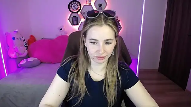 SabrinViolet online show from May 6, 8:07 am