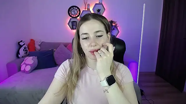 SabrinViolet online show from March 31, 8:05 am