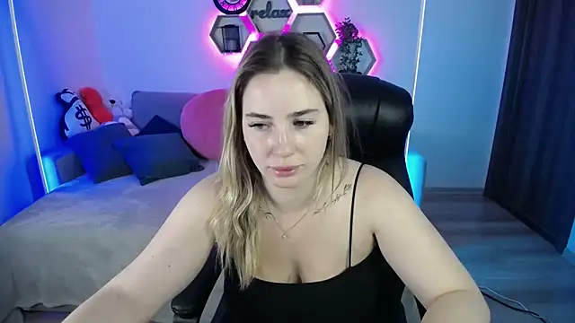 Snapshot of SabrinViolet chatting on September 10, 8:02 am SabrinViolet online show from September 10, 8:02 am