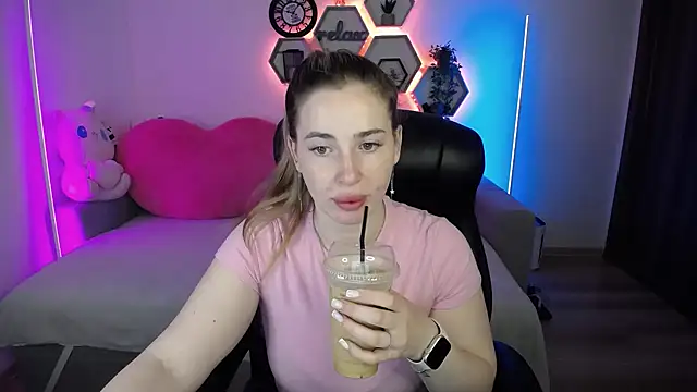 SabrinViolet online show from June 24, 8:02 am