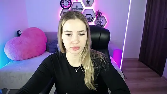 SabrinViolet online show from February 9, 9:07 am