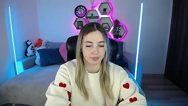 Snapshot of SabrinViolet chatting on October 20, 8:04 am SabrinViolet online show from October 20, 8:04 am